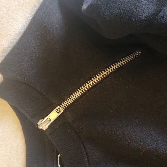 Black top with zipper accent size small - Picture 4 of 4